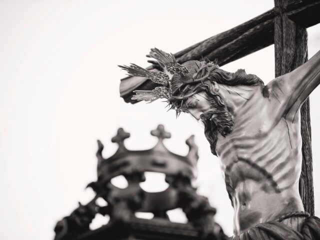 Estátua de Jesus crucificado