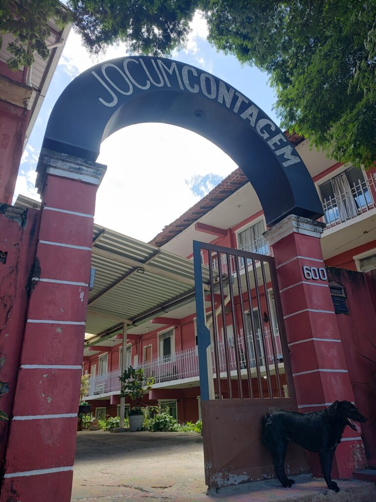 Portão de entrada da base missionária JOCUM Contagem